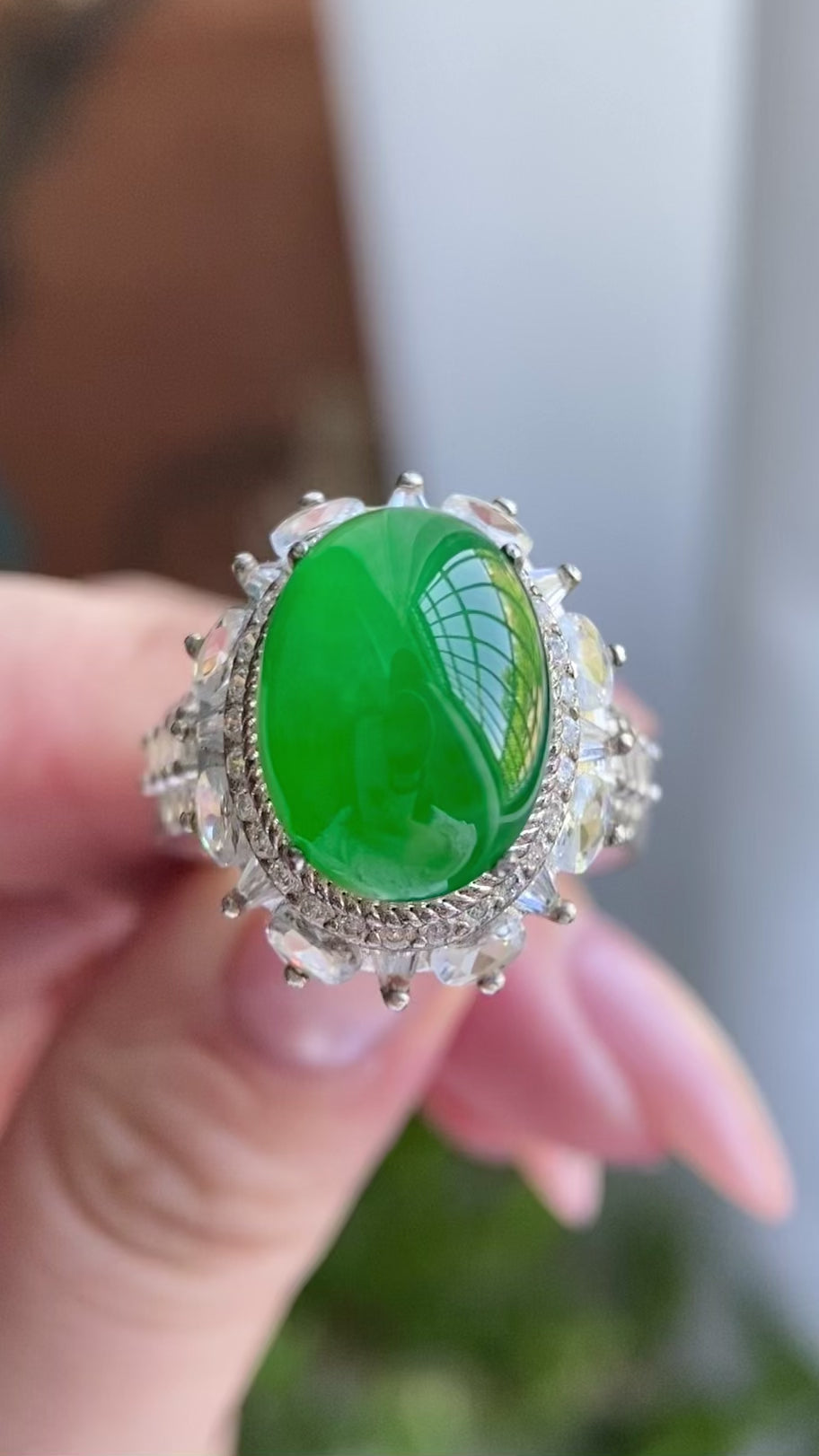 糯冰种阳绿椭圆戒面裸石（yc234217）