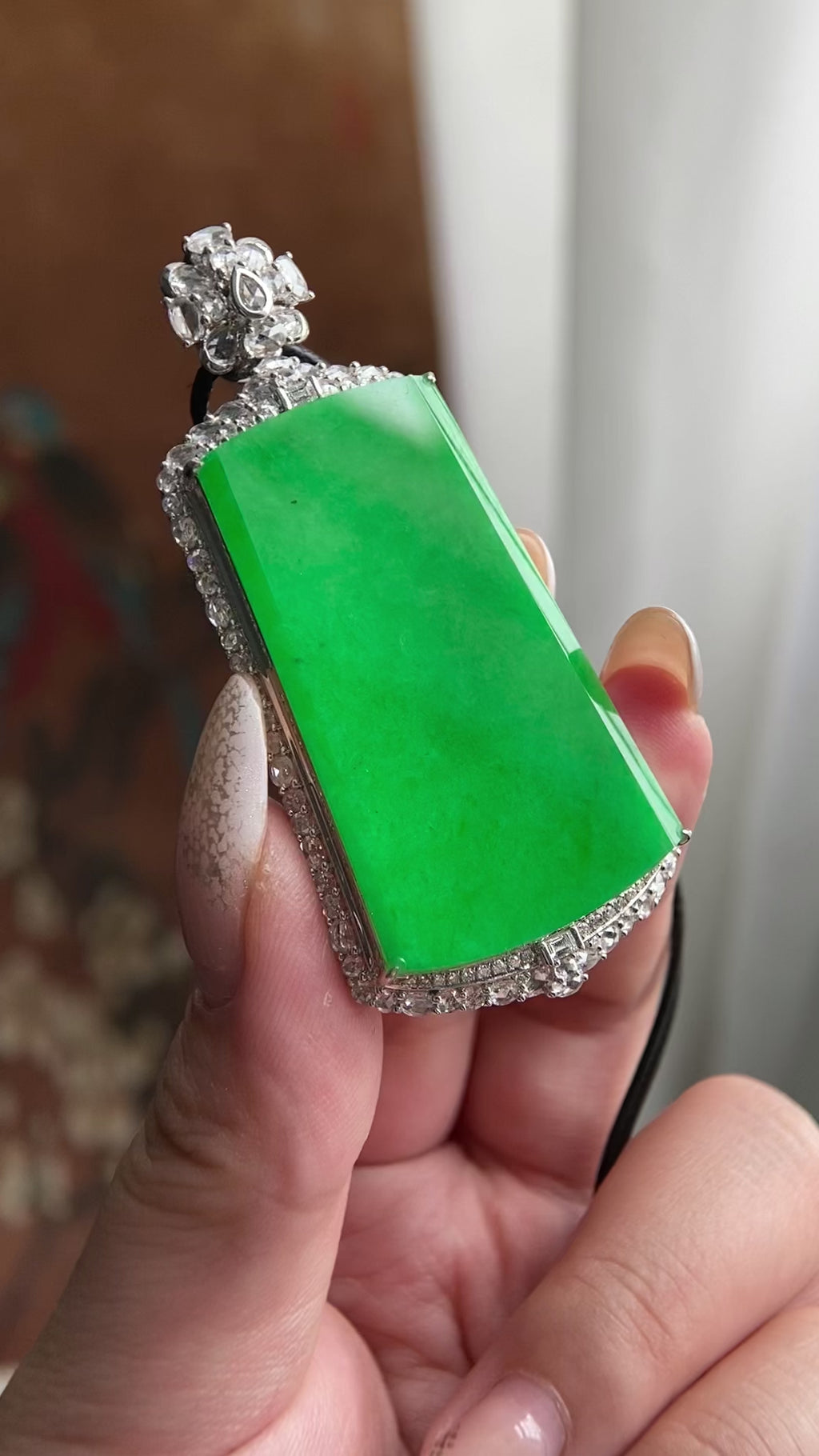 18k金钻镶冰种阳绿无事牌吊坠（yc224098）