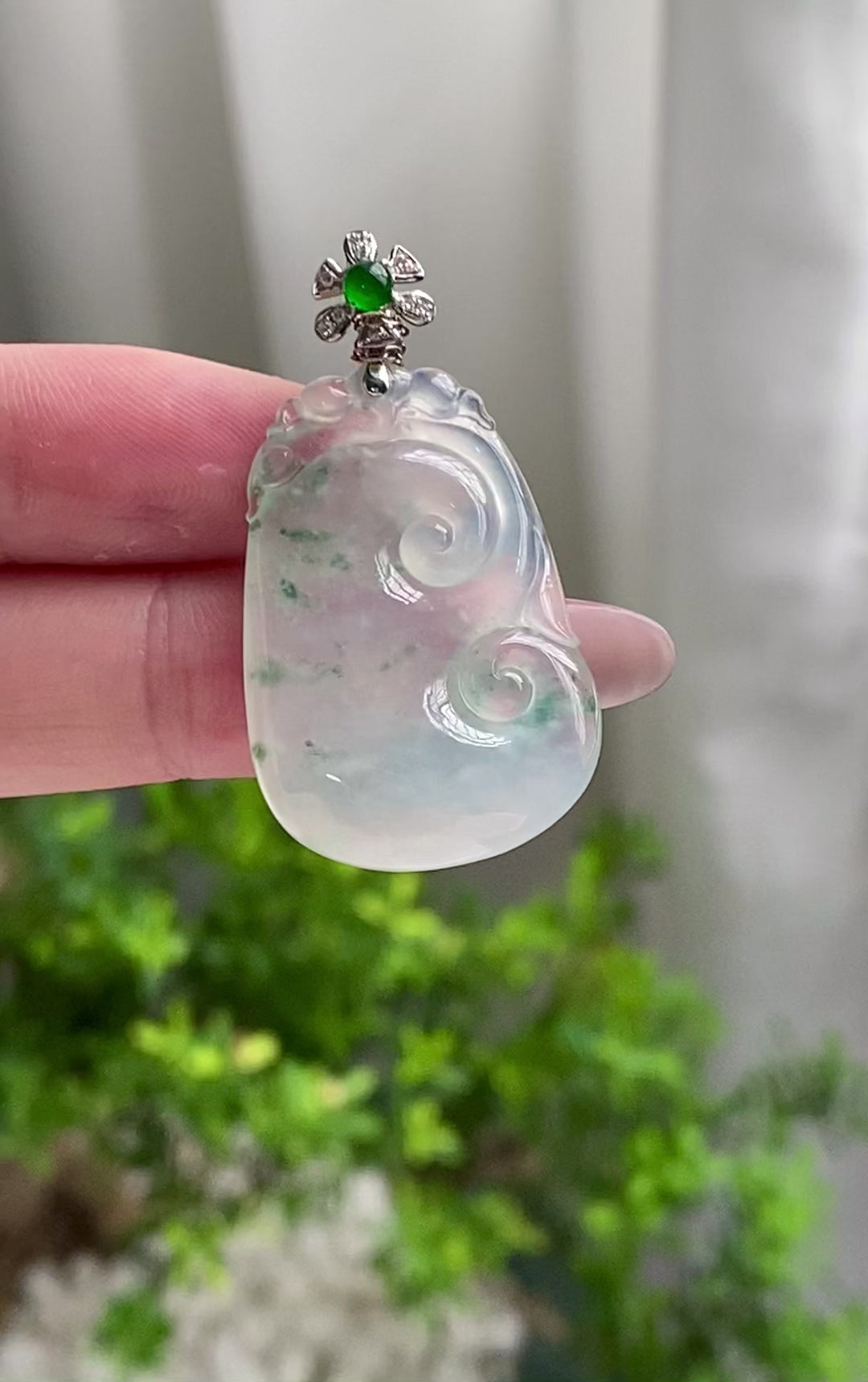 18k金钻镶冰种飘花如意吊坠（yc200952）