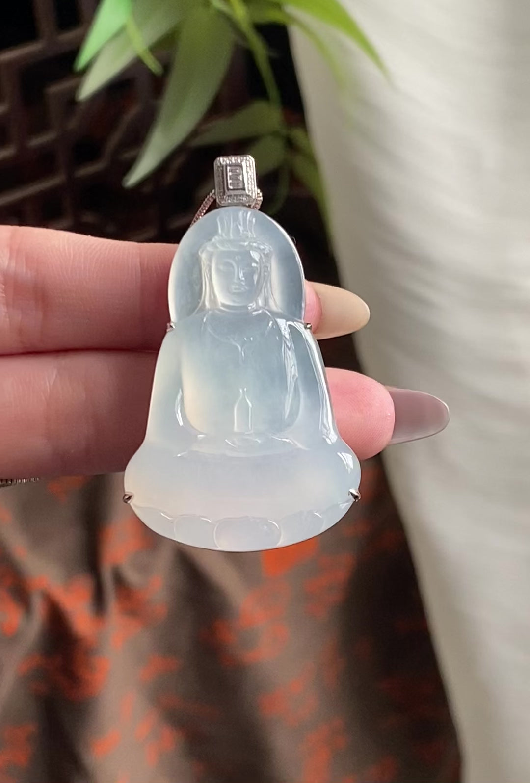 18k金钻镶冰种白月光观音吊坠（yc195167）