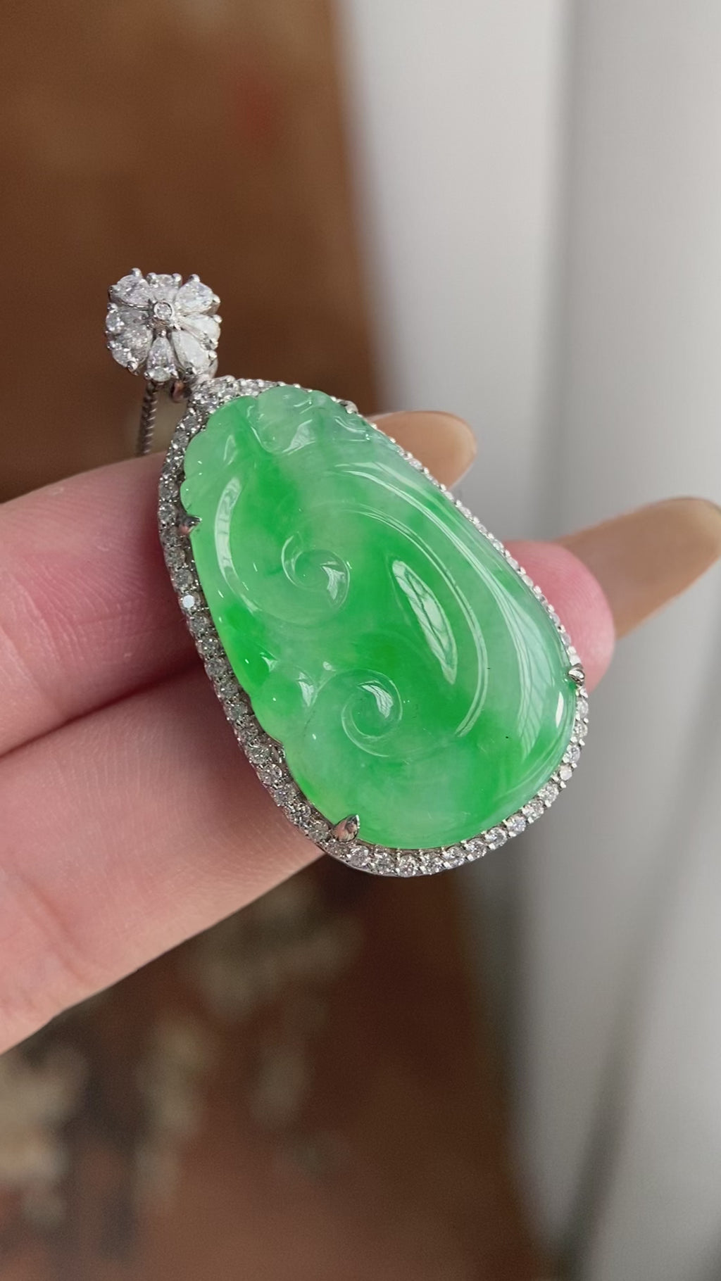 18k金钻镶糯冰种满绿如意吊坠（yc223807）