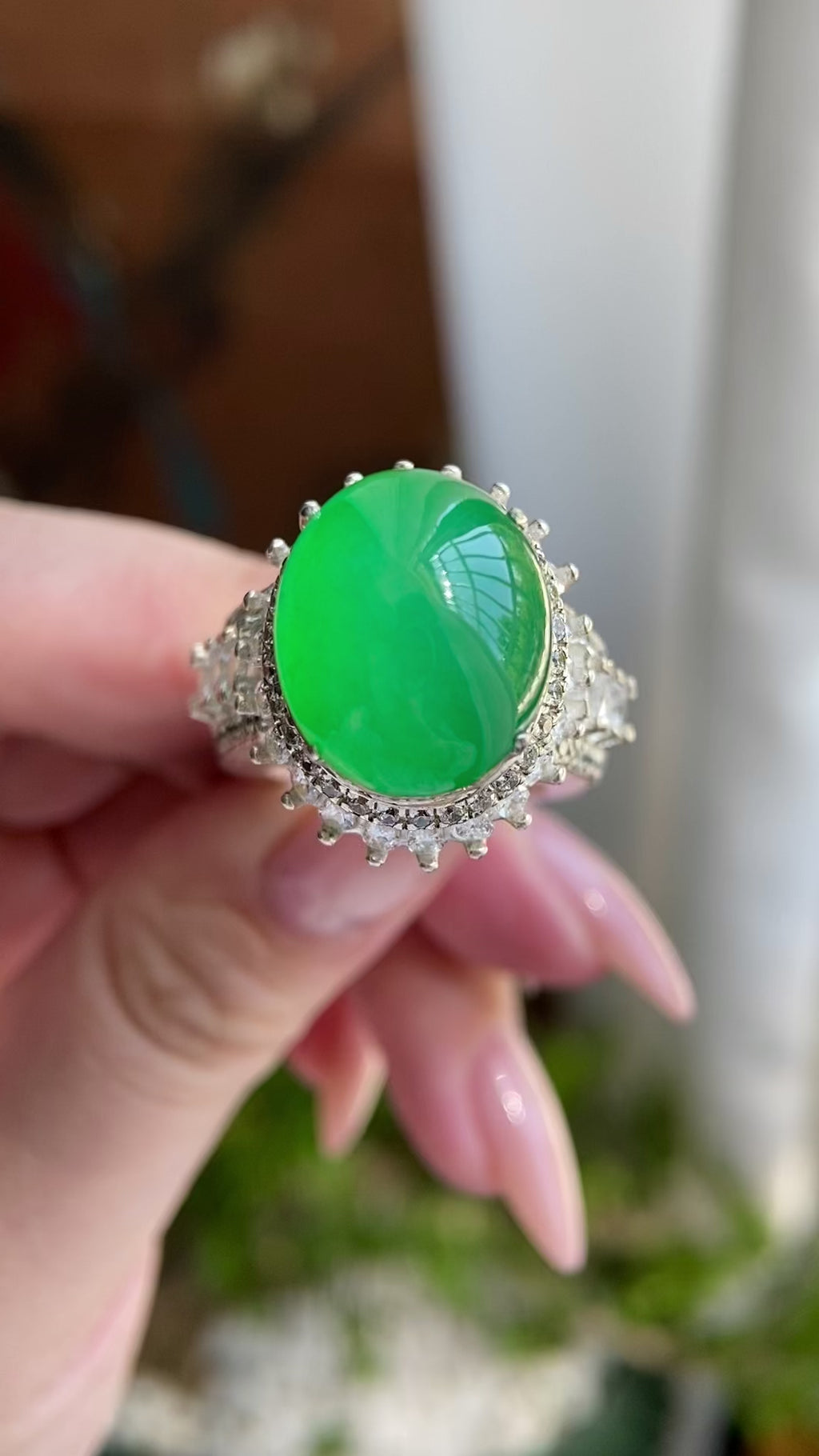 糯冰种果绿椭圆戒面裸石（yc234409）