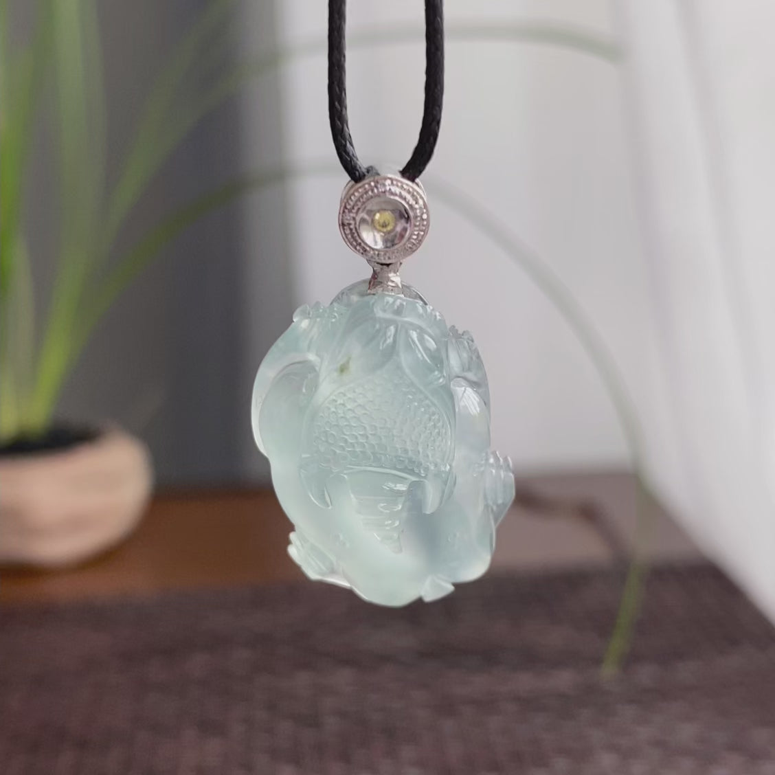 18k金钻镶冰种淡晴底貔貅吊坠（yc250174）