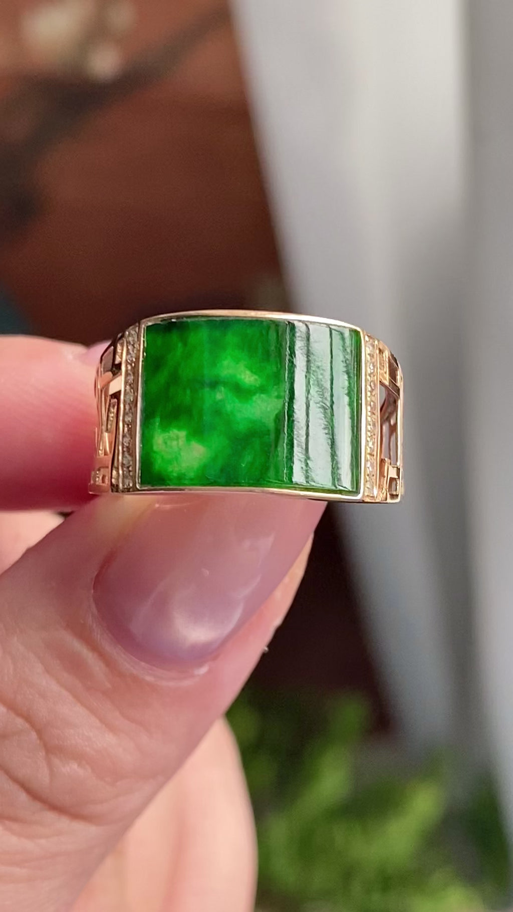 18k金钻镶细糯种辣阳绿方形戒指（yc235144）