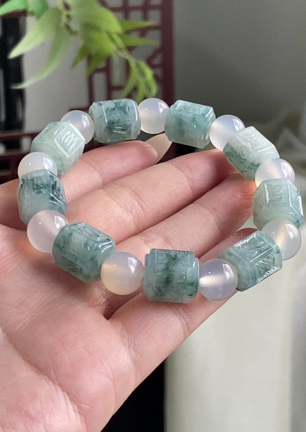 糯冰种飘花六字真言单圈手串（yc196880）