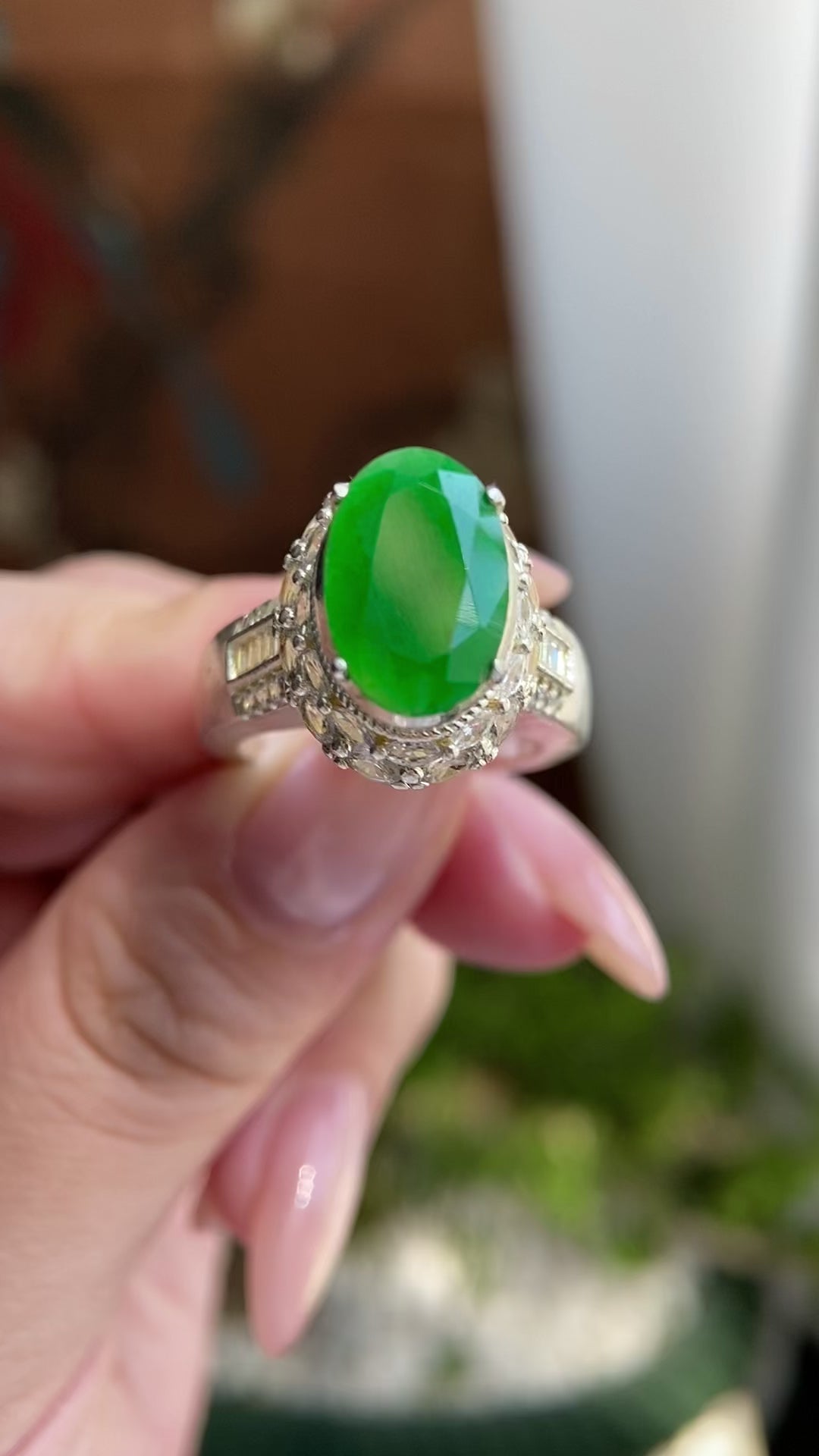 冰种辣阳绿宝石切割戒面裸石（yc234470）